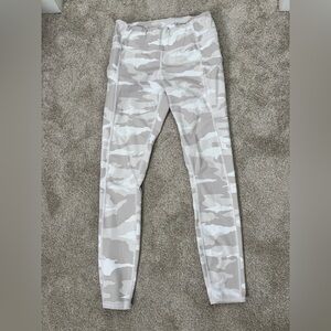 Athleta Small 4/6 Tall Leggings Camo Pilates Yoga Workout Athleisure Athlete